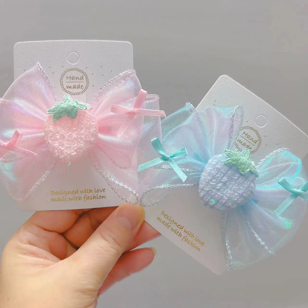 1pc Pastel Corlor Princess Hair Bow Clips with Glitter Sequins Strawberry Cartoon Girls Barrette Party Gift Head Wear Fruit Grip
1pc Pastel Corlor Princess Hair Bow Clips with Glitter Sequins Strawberry Cartoon Girls Barrette Party Gift Head Wear Fruit Grip