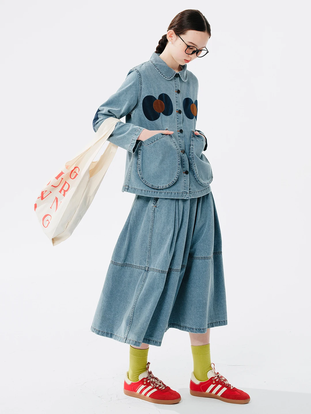 IMAKOKONI original design elastic waist blue stitching pleated denim skirt women 244510
IMAKOKONI original design elastic waist blue stitching pleated denim skirt women 244510