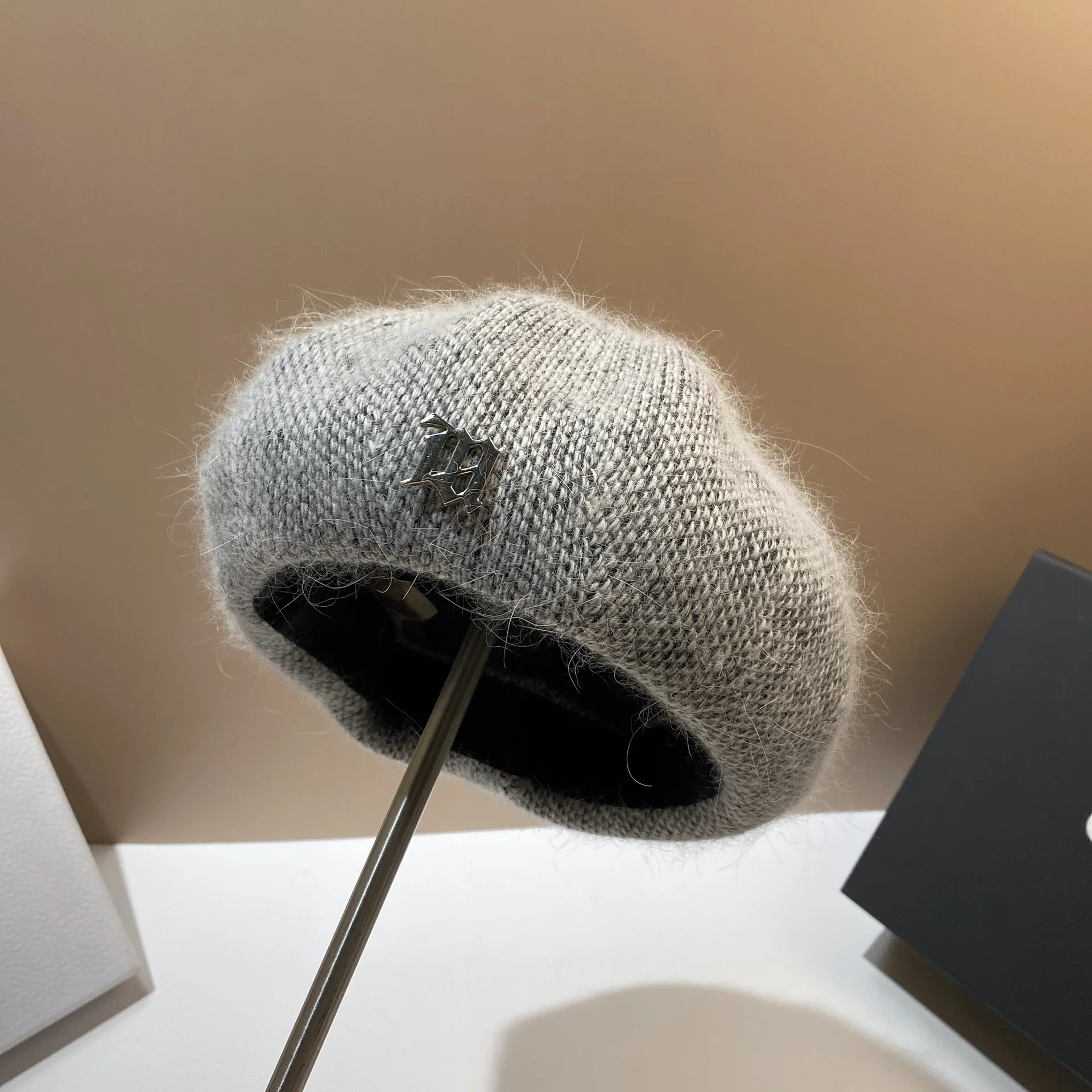 Real Rabbit Fur Women Winter Warm Hat Casual Knitted Beret Beanie Outdoor Walking Cap Versatile Girls French Artist Painter Hats
Real Rabbit Fur Women Winter Warm Hat Casual Knitted Beret Beanie Outdoor Walking Cap Versatile Girls French Artist Painter Hats