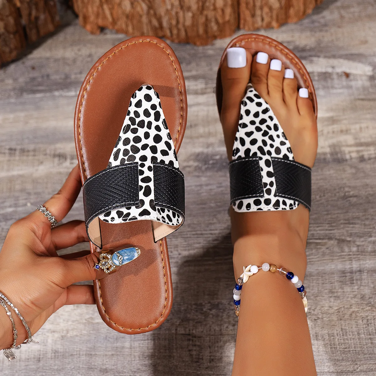 2023 Summer Woman Leopard Roman Style Sandals Female Flip Flops Ladies Shoes Slippers 
2023 Summer Woman Leopard Roman Style Sandals Female Flip Flops Ladies Shoes Slippers