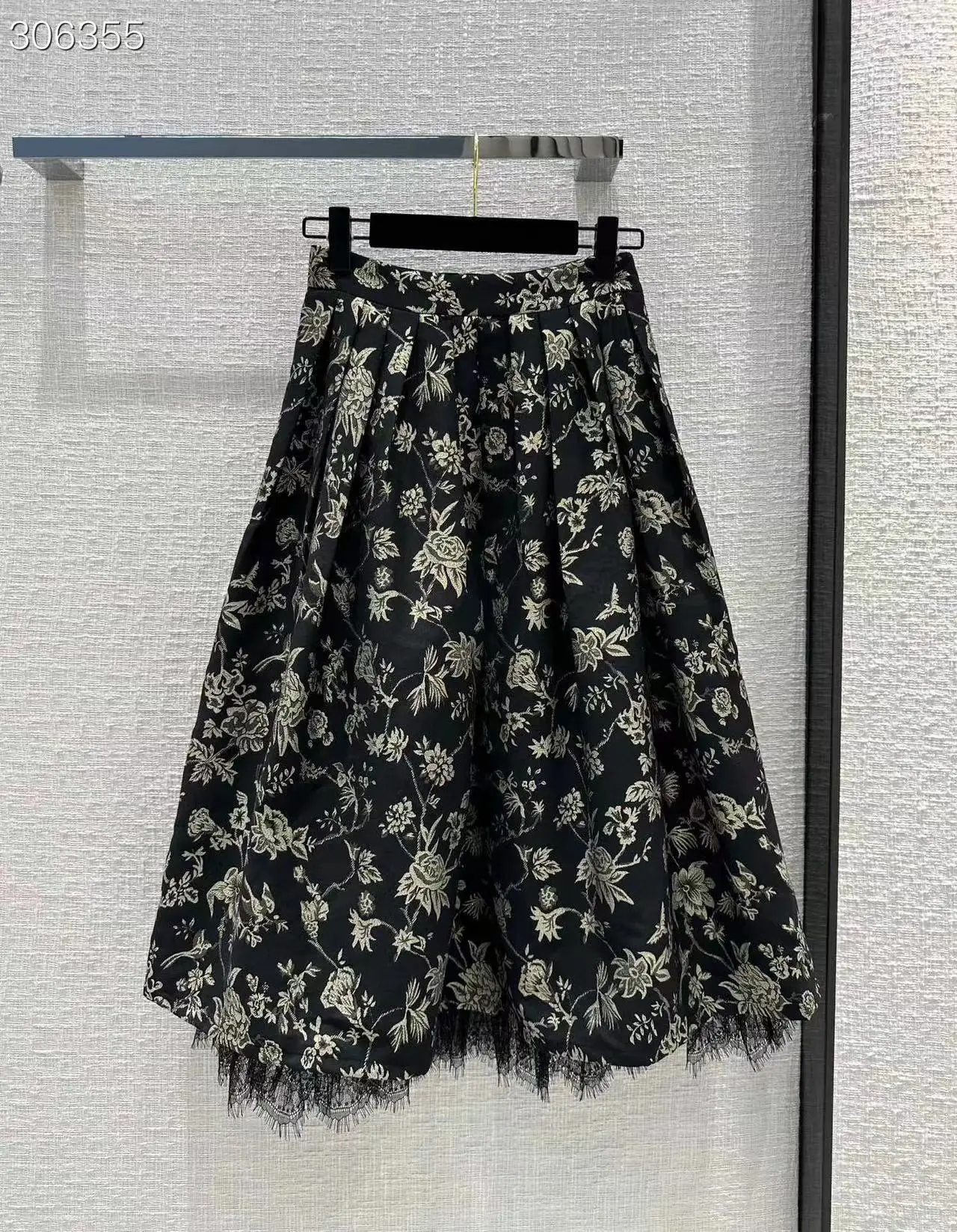 2023 Floral Embroidery Midi Skirt Runway Women Elegant High Waist Pleated Skirts Fashion Vintage Clothes
2023 Floral Embroidery Midi Skirt Runway Women Elegant High Waist Pleated Skirts Fashion Vintage Clothes