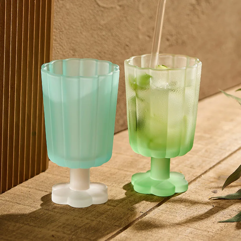 Blossom half colored glass water glass short foot cocktail glass ice cream ice cream cups
Blossom half colored glass water glass short foot cocktail glass ice cream ice cream cups