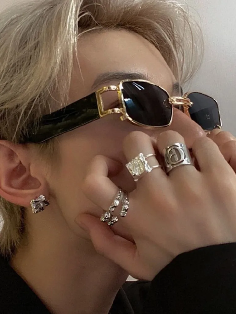 Trend Unique Designed Unisex Sunglasses Fashion Metal Ring Decoration Cool Sun Glasses 2023 Summer Casual High Street Daily Wear
Trend Unique Designed Unisex Sunglasses Fashion Metal Ring Decoration Cool Sun Glasses 2023 Summer Casual High Street Daily Wear