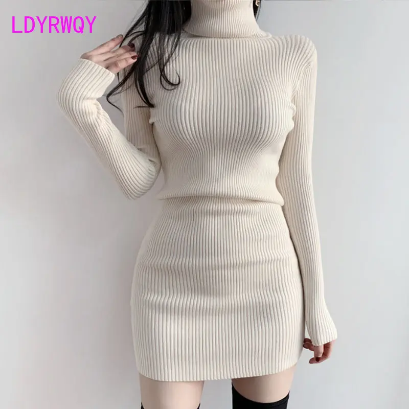 South Korea's new high-necked black knitted dress in autumn and winter, slim and slim for women, with bottom covering
South Korea's new high-necked black knitted dress in autumn and winter, slim and slim for women, with bottom covering