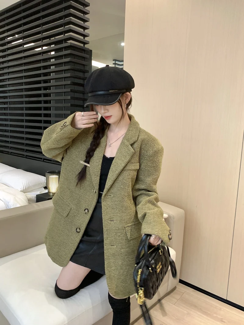 SuperAen Vintage Striped Casual Suits Women's Autumn and Winter New Korean Style Single Breasted Woolen Loose Blazer
SuperAen Vintage Striped Casual Suits Women's Autumn and Winter New Korean Style Single Breasted Woolen Loose Blazer