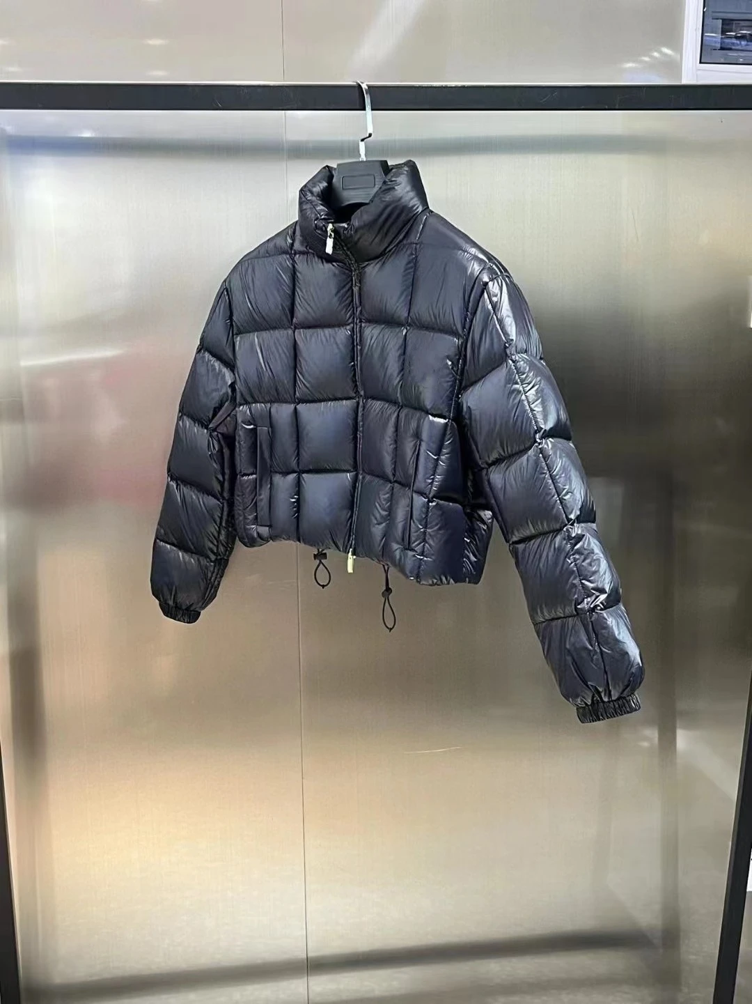 Short white duck down down jacket for women's 2023 winter new standing collar loose fitting warm and thick puffy bread jacket
Short white duck down down jacket for women's 2023 winter new standing collar loose fitting warm and thick puffy bread jacket