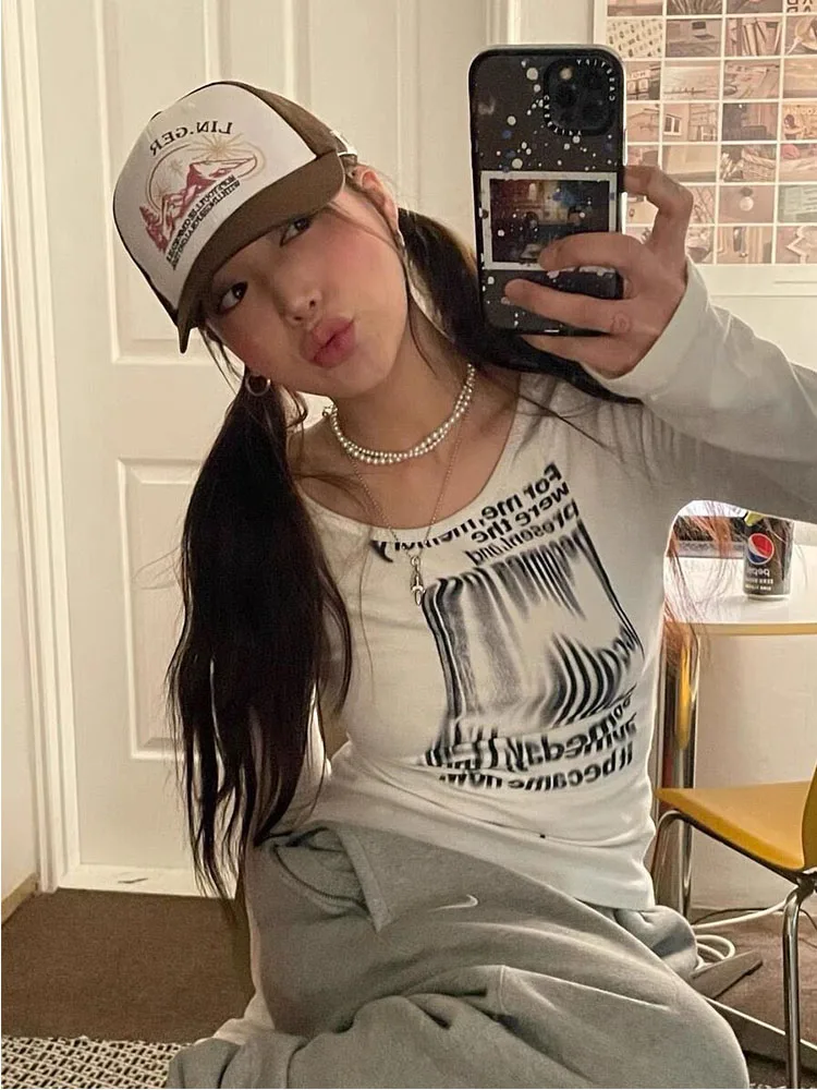 Graffiti Letter Print T Shirt Women Slim Crop Tops Long Sleeve Y2k Aesthetic Grunge Tees Streetwear Harajuku Tshirts
Graffiti Letter Print T Shirt Women Slim Crop Tops Long Sleeve Y2k Aesthetic Grunge Tees Streetwear Harajuku Tshirts