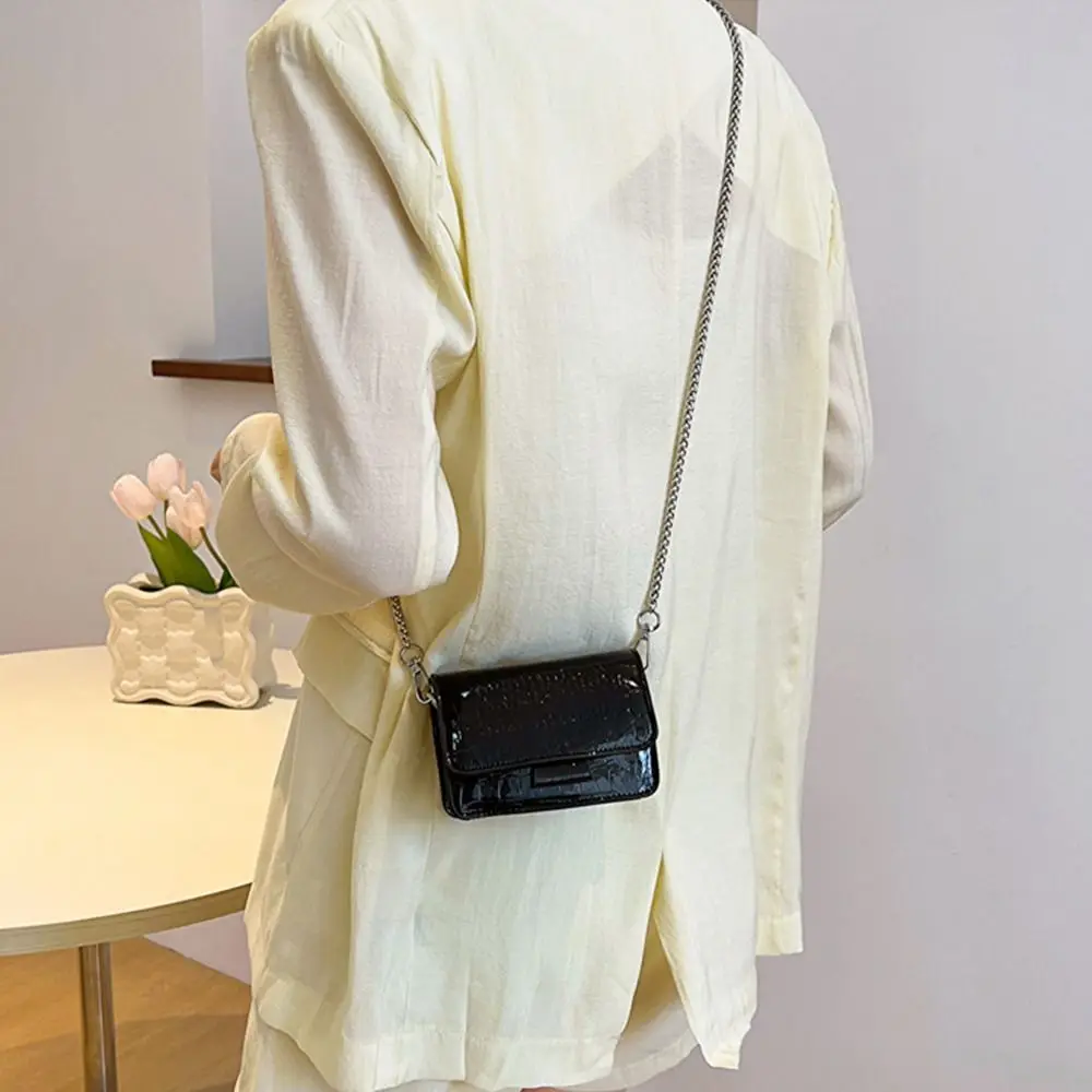 Silver Bright PU Bag Simple Pu Leather Metal Chain Mini Shoulder Bag Korean Style Crocodile Pattern Makeup Bag
Silver Bright PU Bag Simple Pu Leather Metal Chain Mini Shoulder Bag Korean Style Crocodile Pattern Makeup Bag