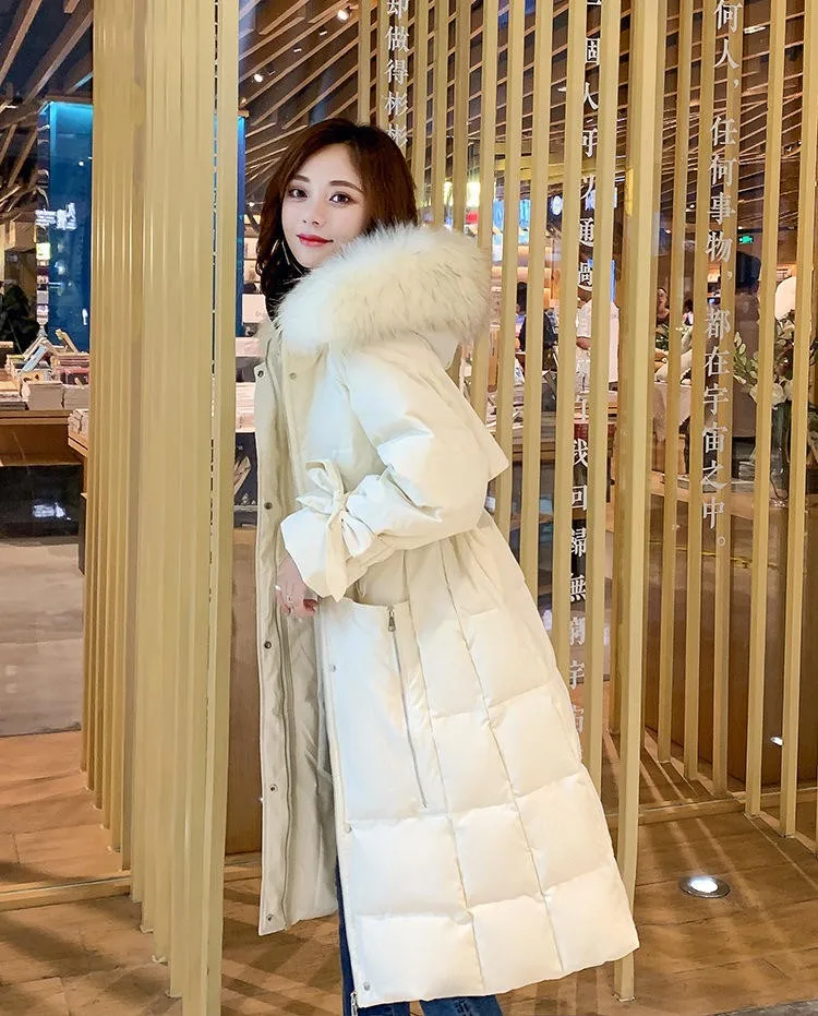 2023 New High Quality Fashion Versatile White Duck Down Waistband Large Fur Collar Mid length Thickened Coat
2023 New High Quality Fashion Versatile White Duck Down Waistband Large Fur Collar Mid length Thickened Coat