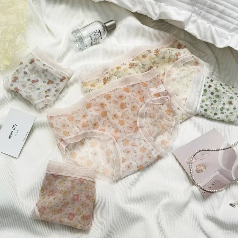 Original Japanese fairy series fluttering net gauze midwaist lace cotton crotch women bag buttock girls underwear
Original Japanese fairy series fluttering net gauze midwaist lace cotton crotch women bag buttock girls underwear