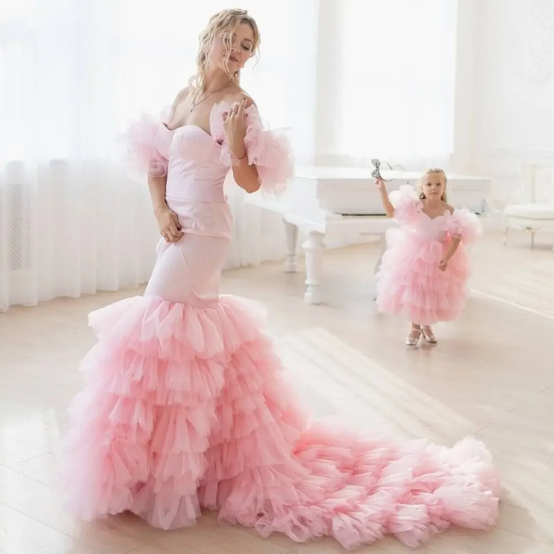 

Puffy Tulle Mother Daughter Dress Pink Mommy and Me Girls Outfits Dresses for Birthday Family Look Photoshoot Party Gown