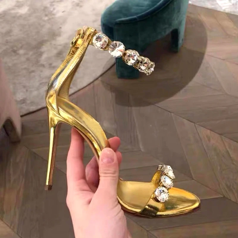 Big Bling Rhinestone Strap Gold Leather Sandals Summer Stiletto Heel Peep Toe Buttons Crystal Studs Cutout Women Wedding Shoes
Big Bling Rhinestone Strap Gold Leather Sandals Summer Stiletto Heel Peep Toe Buttons Crystal Studs Cutout Women Wedding Shoes