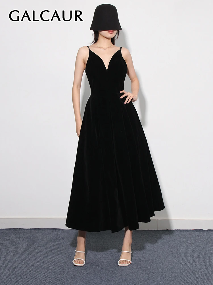 Женское платье-миди с V-образным вырезом, без рукавов
Женское платье-миди с V-образным вырезом, без рукавов