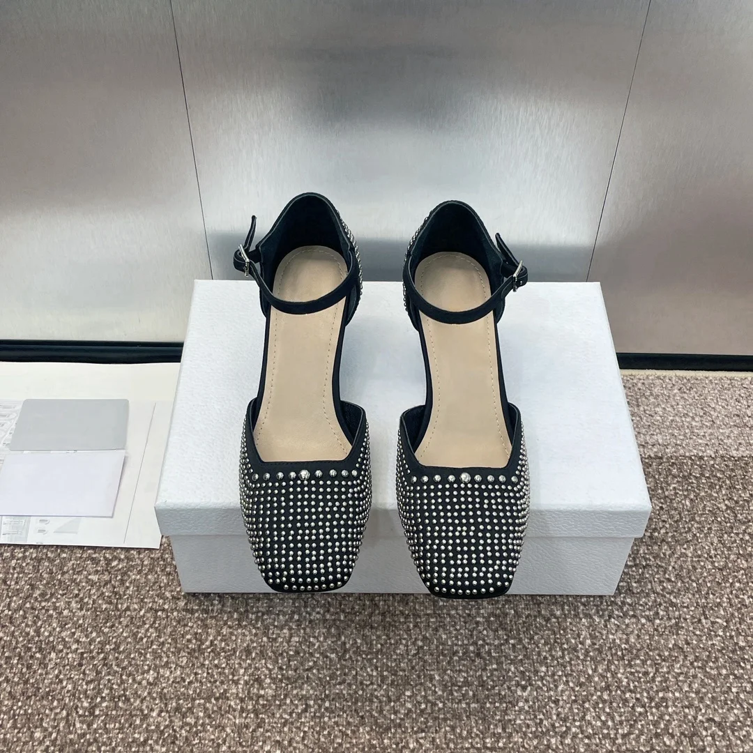 2024 spring and summer new sandals , comfortable on the foot, to attend the party elegant and beautiful, very bright.
2024 spring and summer new sandals , comfortable on the foot, to attend the party elegant and beautiful, very bright.