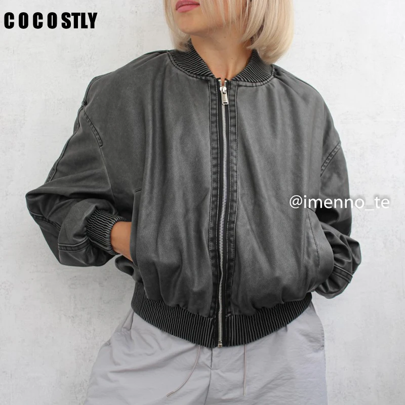 2023 Autumn New Women's Faux Leather Stand Neck Short Worn Out Style Bomber Jacket Female Vintage Loose High Waist Coats Outwear
2023 Autumn New Women's Faux Leather Stand Neck Short Worn Out Style Bomber Jacket Female Vintage Loose High Waist Coats Outwear