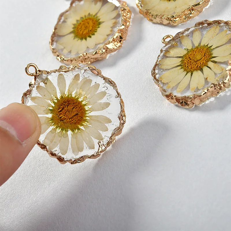 10PCS, Gold Tone Real Dry Flower Epoxy Resin Round Charm Pendant for Earrings Necklace Supply Dried Crinkle Chrysanthemum Charm
10PCS, Gold Tone Real Dry Flower Epoxy Resin Round Charm Pendant for Earrings Necklace Supply Dried Crinkle Chrysanthemum Charm