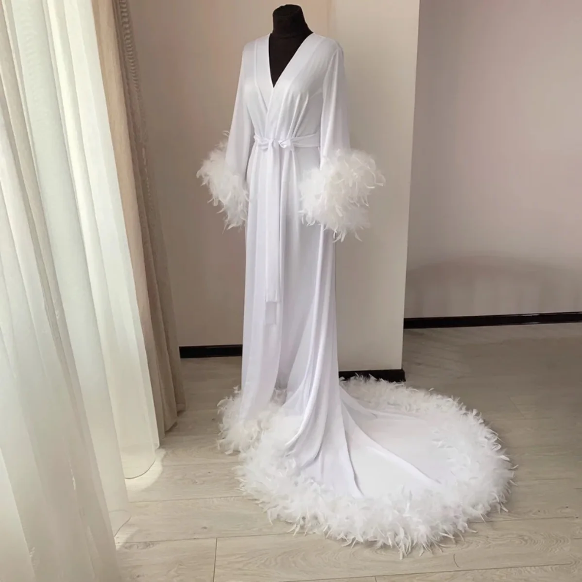 White Maxi Bridal Robe with Feather Long Sleeves Wedding Bathrobes Shawl Nightgowns Lingerie Women Dressing Kimono Cape
White Maxi Bridal Robe with Feather Long Sleeves Wedding Bathrobes Shawl Nightgowns Lingerie Women Dressing Kimono Cape