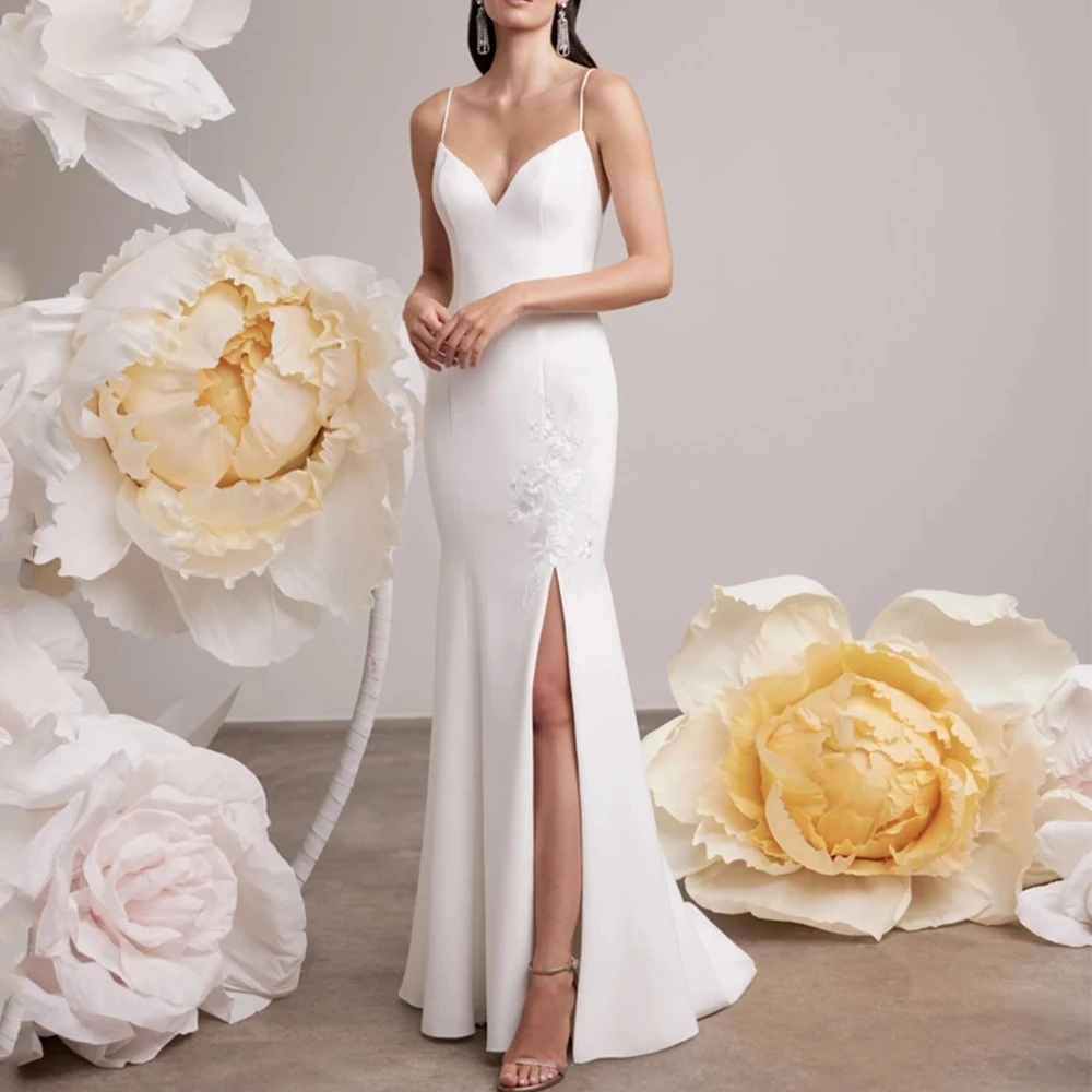 

Classic Spaghetti Straps Mermaid Wedding Dress Bride V-Neck Side Slit with Applique Floor Length Backless Sleeveless Gowns