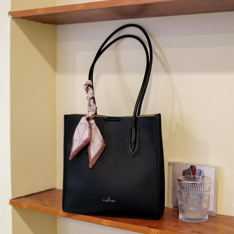 Simple Temperament Son and Mother Commuter Tote 2023 New Large Capacity Underarm Bag Ladies Fashion Solid Color Tote
Simple Temperament Son and Mother Commuter Tote 2023 New Large Capacity Underarm Bag Ladies Fashion Solid Color Tote