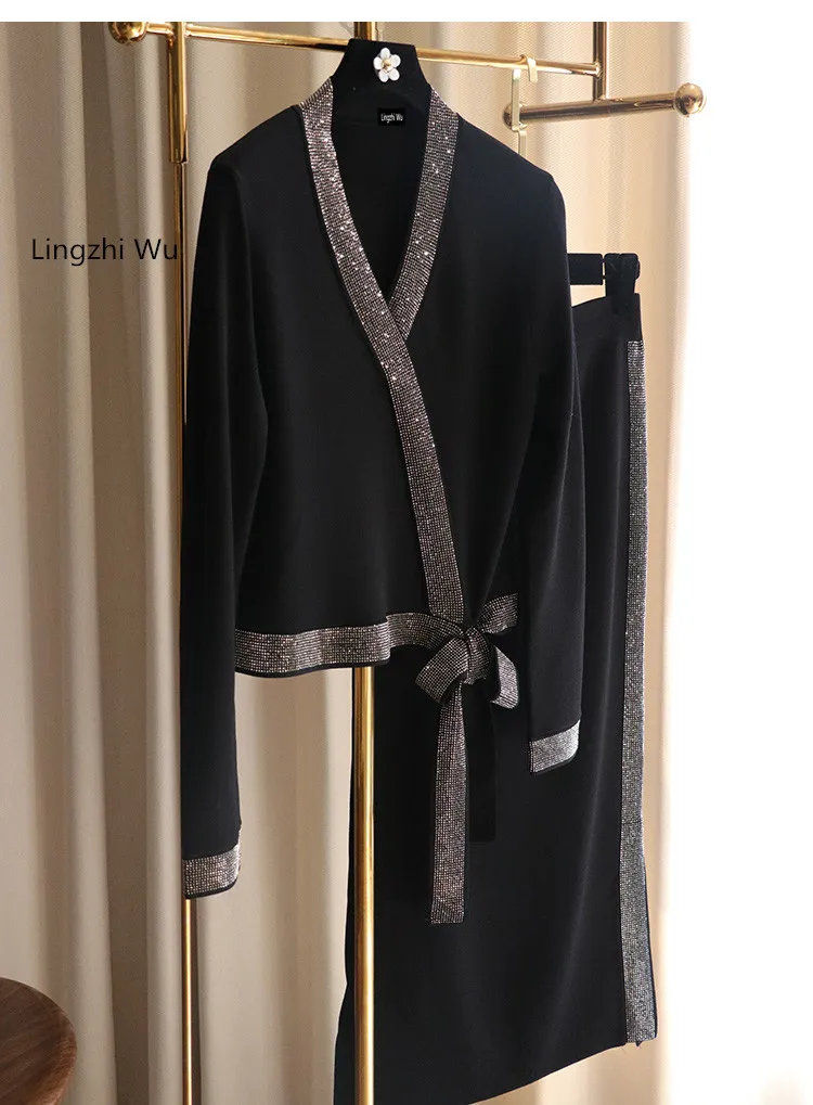 Lingzhi Wu Black Skirt Set Luxury Elegant Top Skirt Suit Diamond Export Material Knitting Twinset Straight Skrits New Arrival
Lingzhi Wu Black Skirt Set Luxury Elegant Top Skirt Suit Diamond Export Material Knitting Twinset Straight Skrits New Arrival