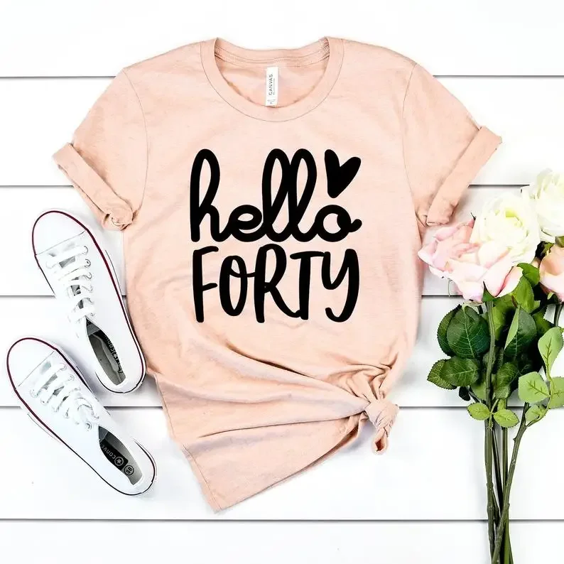 Hello Forty T-shirt Burn In 1980 Shirts 100%Cotton Women Fashion Graphic Lady Clothing Short Sleeve 42th Birthday Party Top Tee
Hello Forty T-shirt Burn In 1980 Shirts 100%Cotton Women Fashion Graphic Lady Clothing Short Sleeve 42th Birthday Party Top Tee