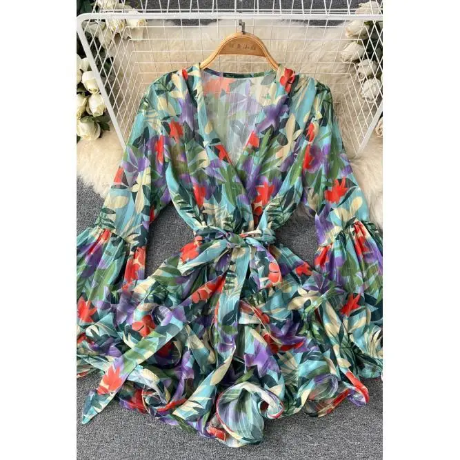 Floral chiffon dress female new summer Korean version temperament V-neck bubble sleeve waist cold wind skirt tide
Floral chiffon dress female new summer Korean version temperament V-neck bubble sleeve waist cold wind skirt tide
