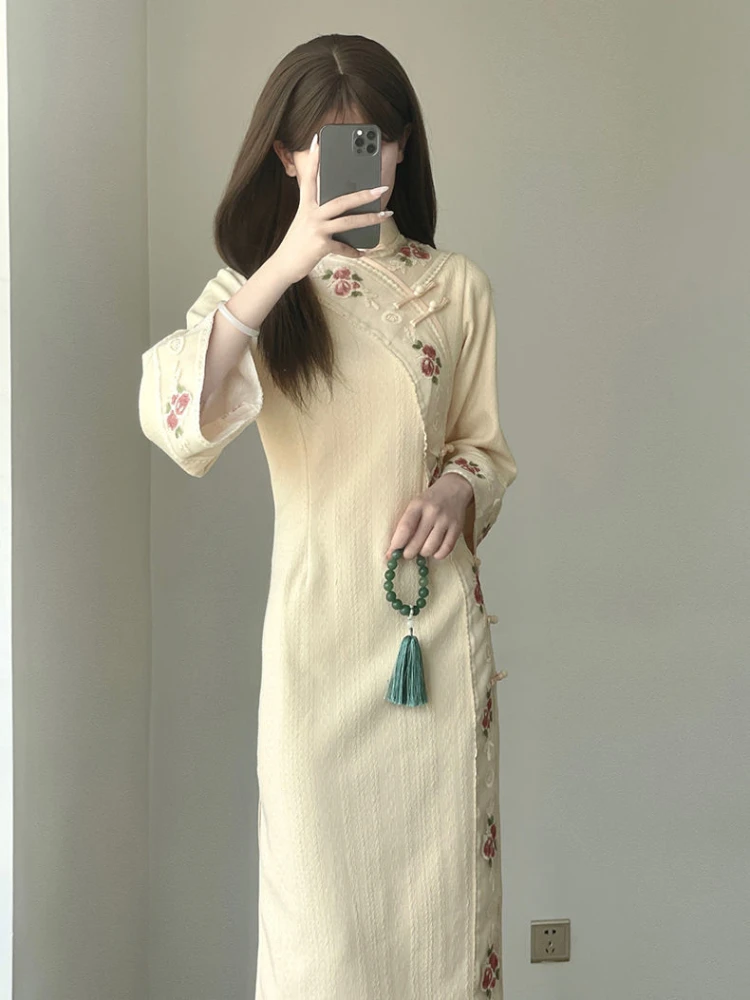 Knitted Slim-fit Cheongsam Vintage Inverted Large Sleeves Embroidered Cheongsam
Knitted Slim-fit Cheongsam Vintage Inverted Large Sleeves Embroidered Cheongsam