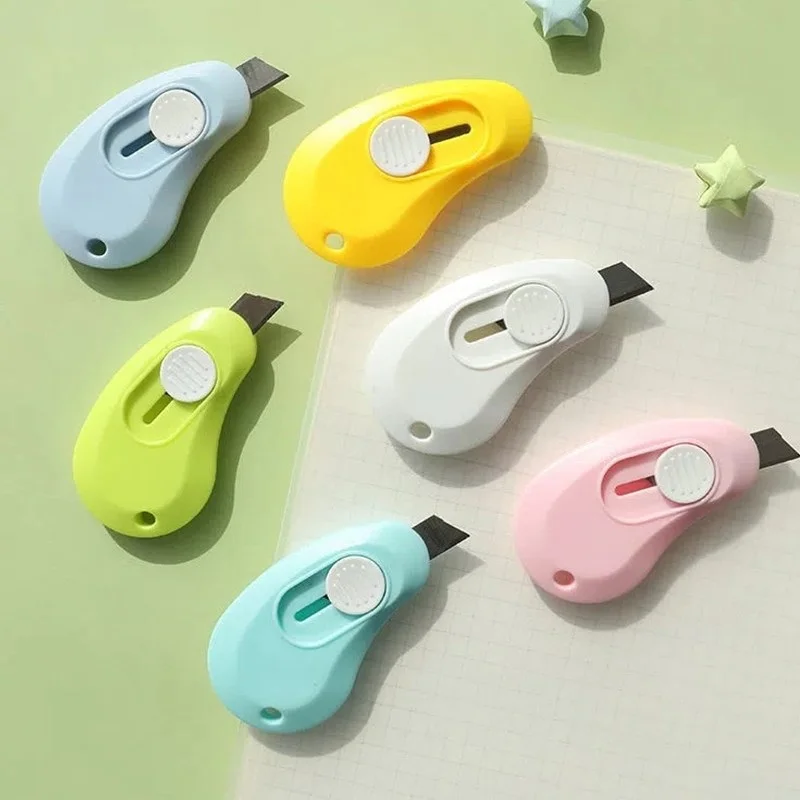 Fashion Candy Color Cute 60mm Mini Mango Utility Knife Keychain Portable Box Letter Opener School Office Supply Stationery Gift
Fashion Candy Color Cute 60mm Mini Mango Utility Knife Keychain Portable Box Letter Opener School Office Supply Stationery Gift