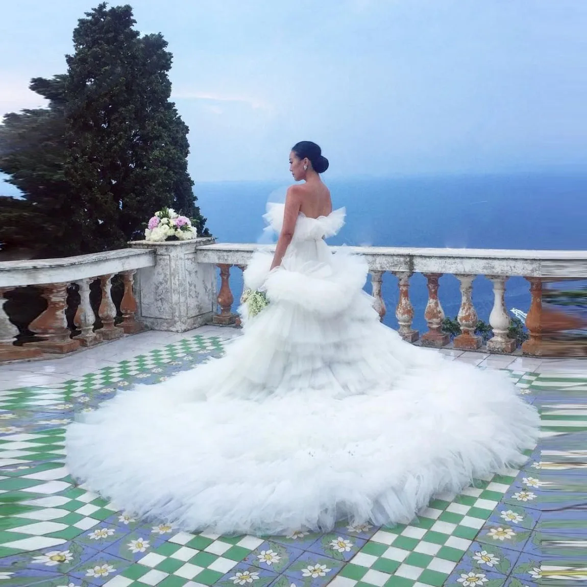 Ruffle Tull Bride Dress Women Lush Long Party Dresses Strapless Prom Gown Customized Puffy White Lush Wedding Gowns Off Shoulder
Ruffle Tull Bride Dress Women Lush Long Party Dresses Strapless Prom Gown Customized Puffy White Lush Wedding Gowns Off Shoulder