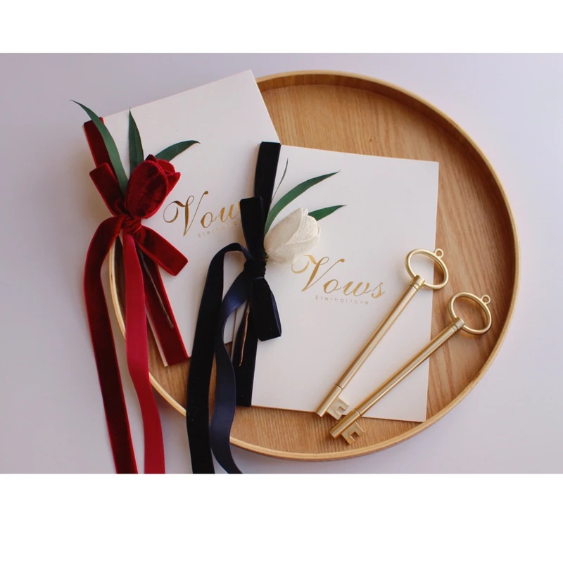 

1 пара бархатных тюльпанов во французском стиле с бронзовым покрытием, свадебные книжки с ручками, украшение, пригласительный подарок, книга с лентой