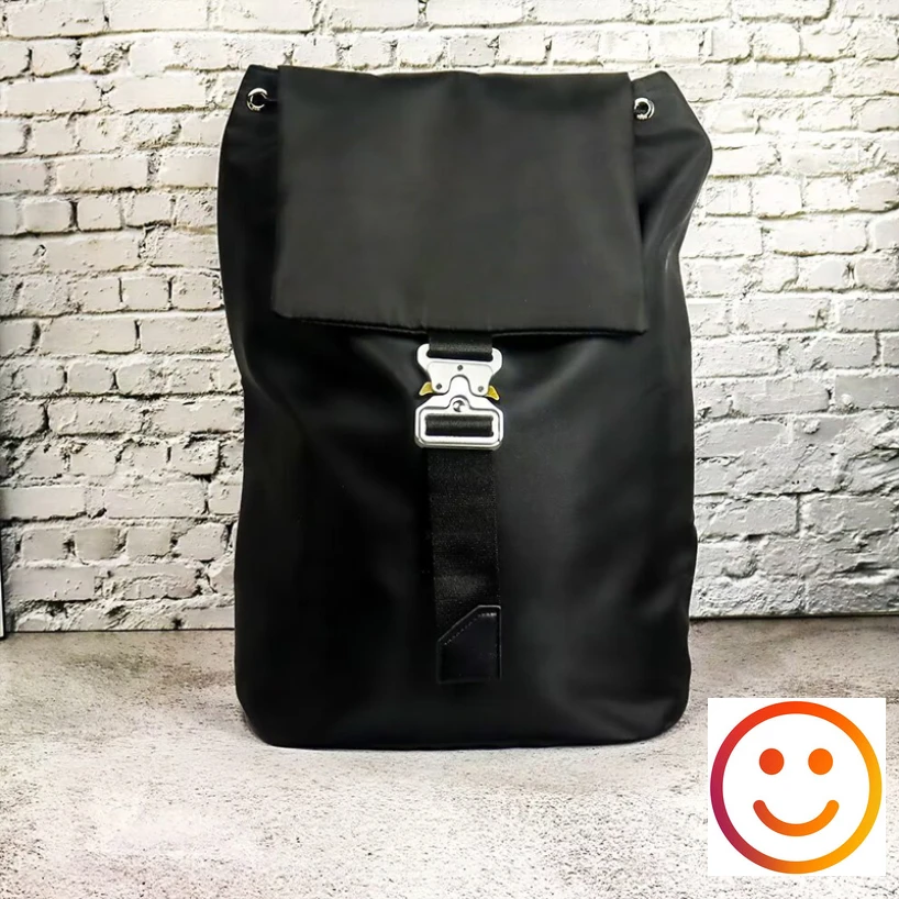 1017 ALYX 9SM конверт шнурок Серебряная Пряжка Черный рюкзак для мужчин и женщин высокое качество четыре сезона рюкзак сумка
1017 ALYX 9SM конверт шнурок Серебряная Пряжка Черный рюкзак для мужчин и женщин высокое качество четыре сезона рюкзак сумка