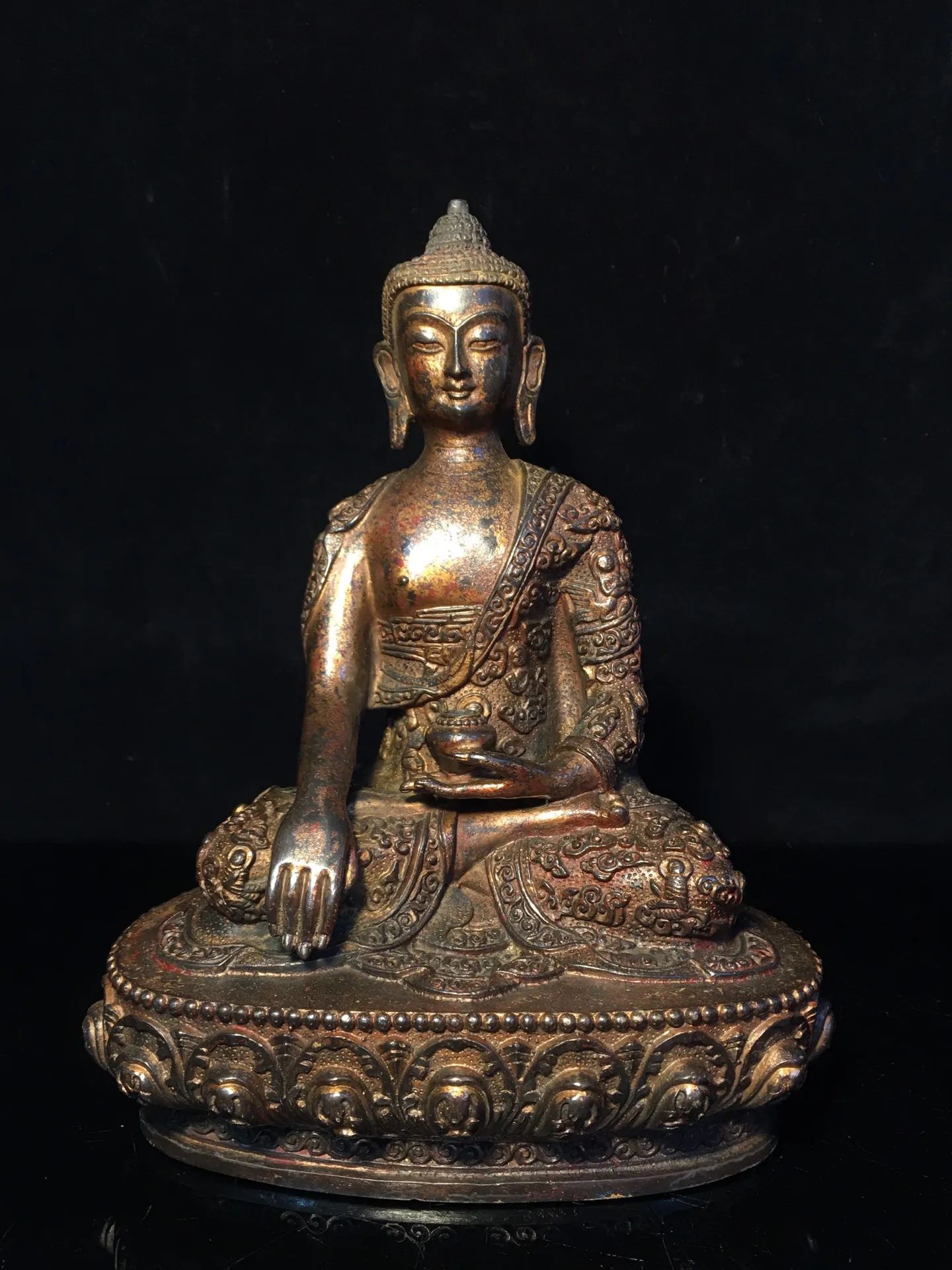 9"Tibetan Temple Collection Old Bronze Cinnabar Sakyamuni Patterned cassock Lotus Platform Standing Buddha Town House Exorcism
9"Tibetan Temple Collection Old Bronze Cinnabar Sakyamuni Patterned cassock Lotus Platform Standing Buddha Town House Exorcism