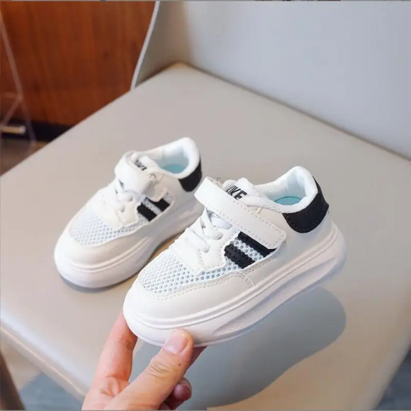 Children's Single Mesh Board Shoes Spring/Summer 2024 New Style Lightweight Soft Sole Casual Breathable Running Shoes Boys Girls
Children's Single Mesh Board Shoes Spring/Summer 2024 New Style Lightweight Soft Sole Casual Breathable Running Shoes Boys Girls