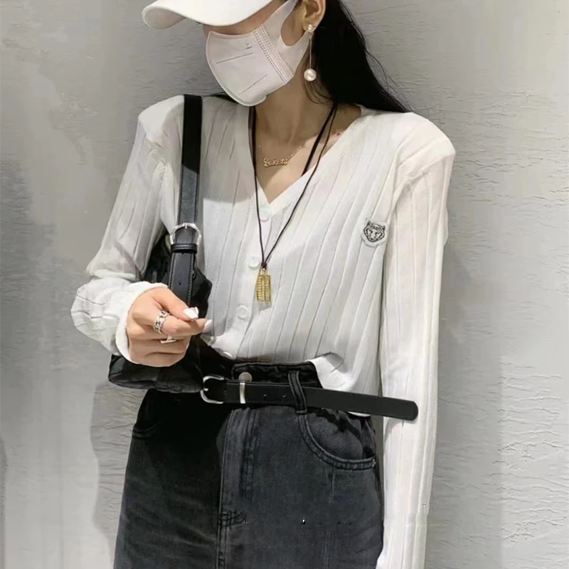 V-neck Long Sleeve Cardigan Tops for Women's Temperament Sunscreen Short Top Sweet T-shirt
V-neck Long Sleeve Cardigan Tops for Women's Temperament Sunscreen Short Top Sweet T-shirt