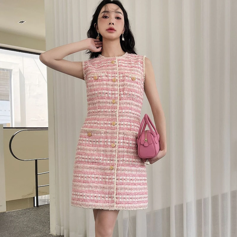 Cute Tweed Tank A Line Dress for Women 2023 Autumn New Sweet Pink Small Fragrance High Quality Wool Sleeveless Dress
Cute Tweed Tank A Line Dress for Women 2023 Autumn New Sweet Pink Small Fragrance High Quality Wool Sleeveless Dress