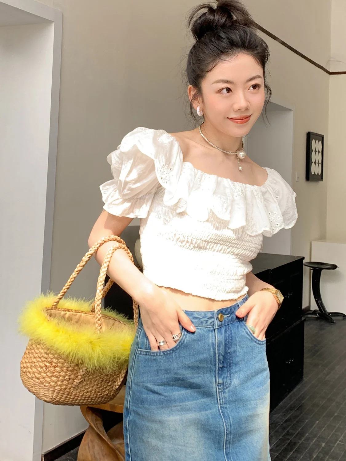 Vintage White Sexy Shirt Women's Summer Square Neck Design Elastic Slim Fit Crop Top Short Sleeve T-shirt
Vintage White Sexy Shirt Women's Summer Square Neck Design Elastic Slim Fit Crop Top Short Sleeve T-shirt