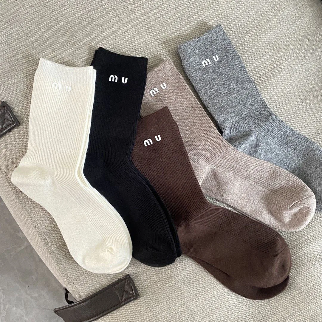 Laides Women 1 Pairs Letter Print Cotton Socks Soild Designer Breathable Tube Cute Sock
Laides Women 1 Pairs Letter Print Cotton Socks Soild Designer Breathable Tube Cute Sock