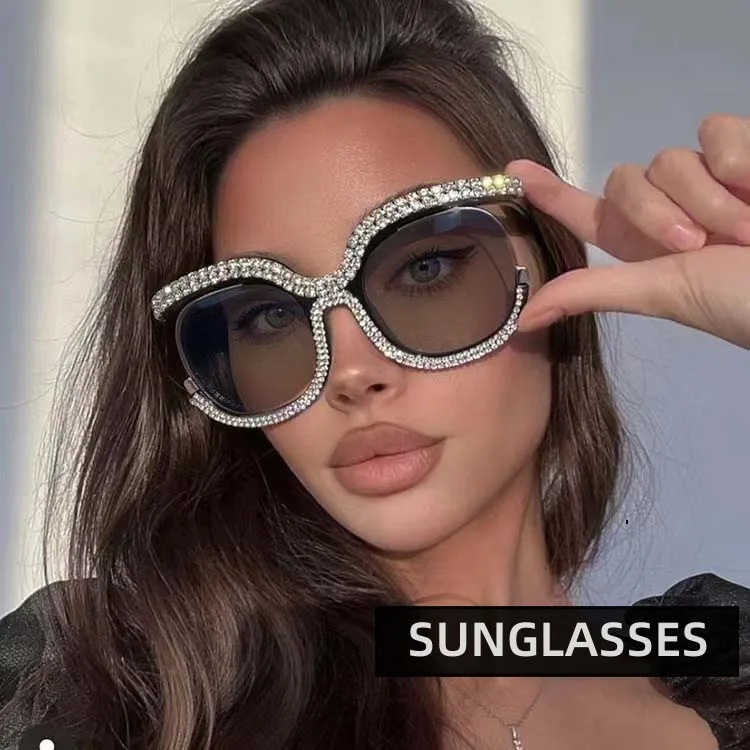 Luxury Diamond Inlaid Owl Large Frame Eyeglass New Fashion Photography Eyewear Anti Blue Light Oversized Sunglasses for Women
Luxury Diamond Inlaid Owl Large Frame Eyeglass New Fashion Photography Eyewear Anti Blue Light Oversized Sunglasses for Women