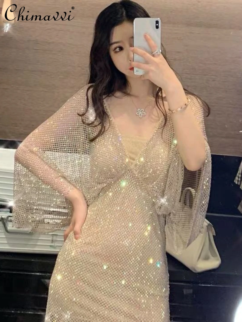 Женское Короткое платье-футляр с V-образным вырезом
Женское Короткое платье-футляр с V-образным вырезом