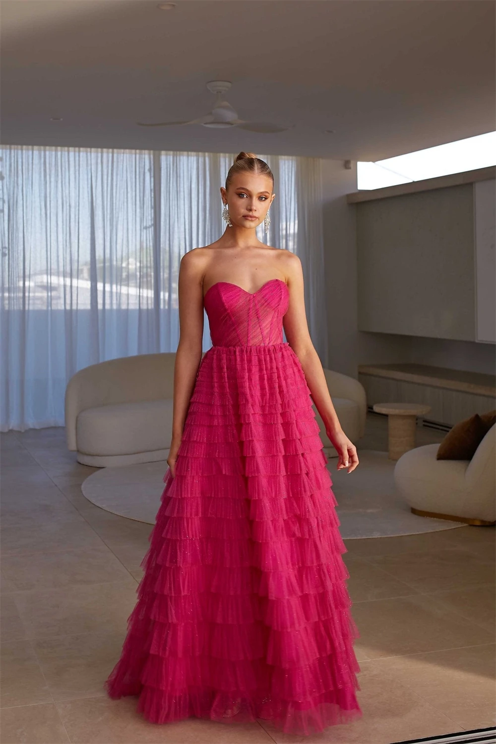 

Sparkly Sweetheart Tulle Evening Dress With Split Side Backless Sleeveless Formal Cocktail Illusion Tiered Ruffles Prom Gowns
