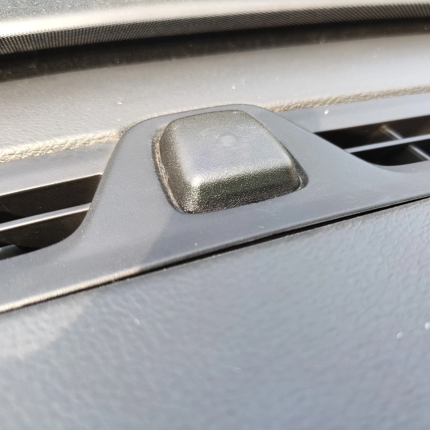 For Proton X50 X70 Car Light Sensor Cover Cap For Geely Boyue Atlas Icon Emgrand GS GL 2016 2017 2018 2019 2020 Replacement Part
For Proton X50 X70 Car Light Sensor Cover Cap For Geely Boyue Atlas Icon Emgrand GS GL 2016 2017 2018 2019 2020 Replacement Part
