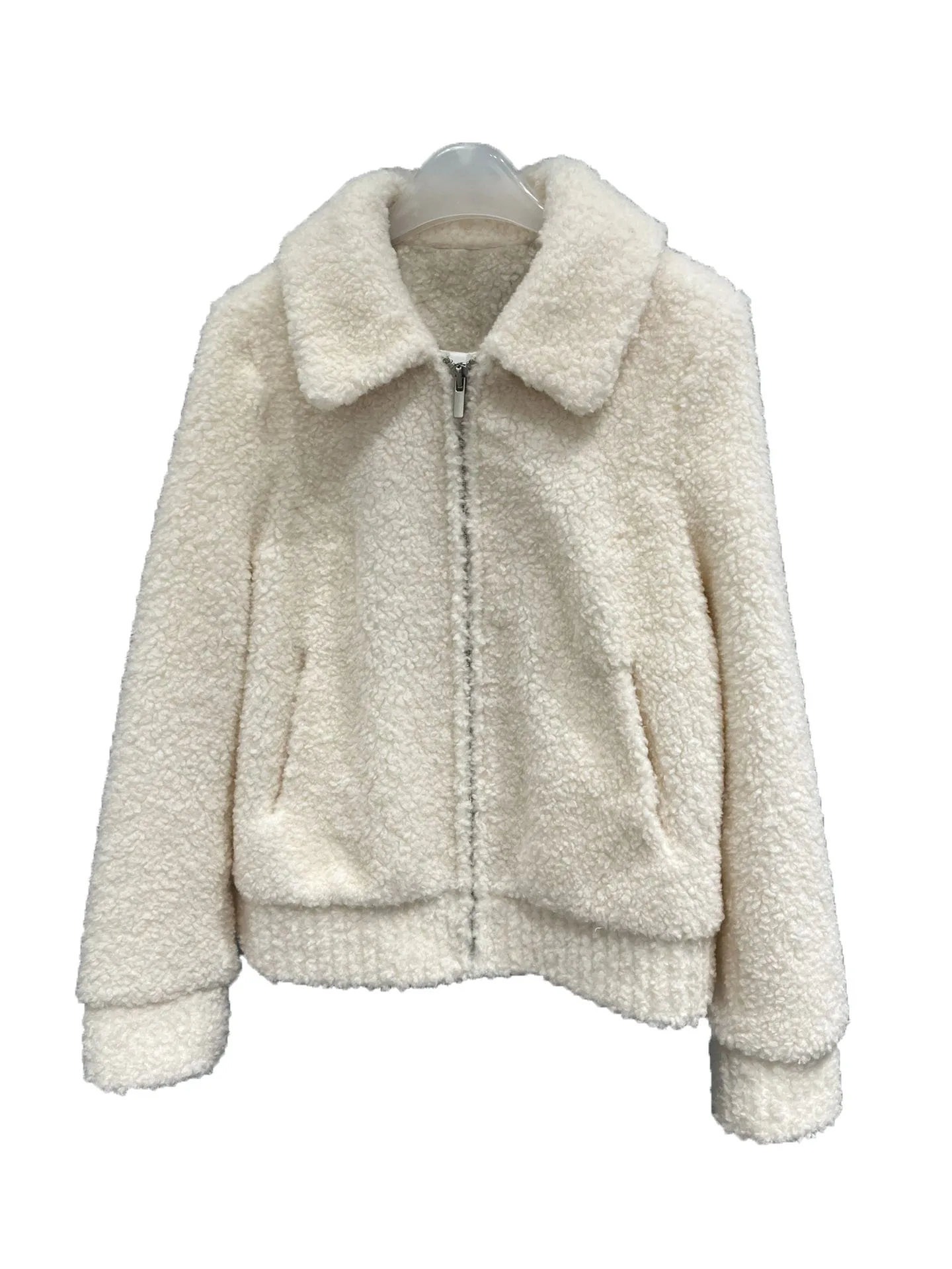 Lambswool jacket lapel short loose fit double pocket design warm and cozy 2023 winter new 1204
Lambswool jacket lapel short loose fit double pocket design warm and cozy 2023 winter new 1204