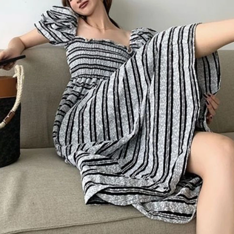 Striped lapel short-sleeved knitted dress for women summer Korean sweet, cute waist-collected, mid-length skirt for women
Striped lapel short-sleeved knitted dress for women summer Korean sweet, cute waist-collected, mid-length skirt for women