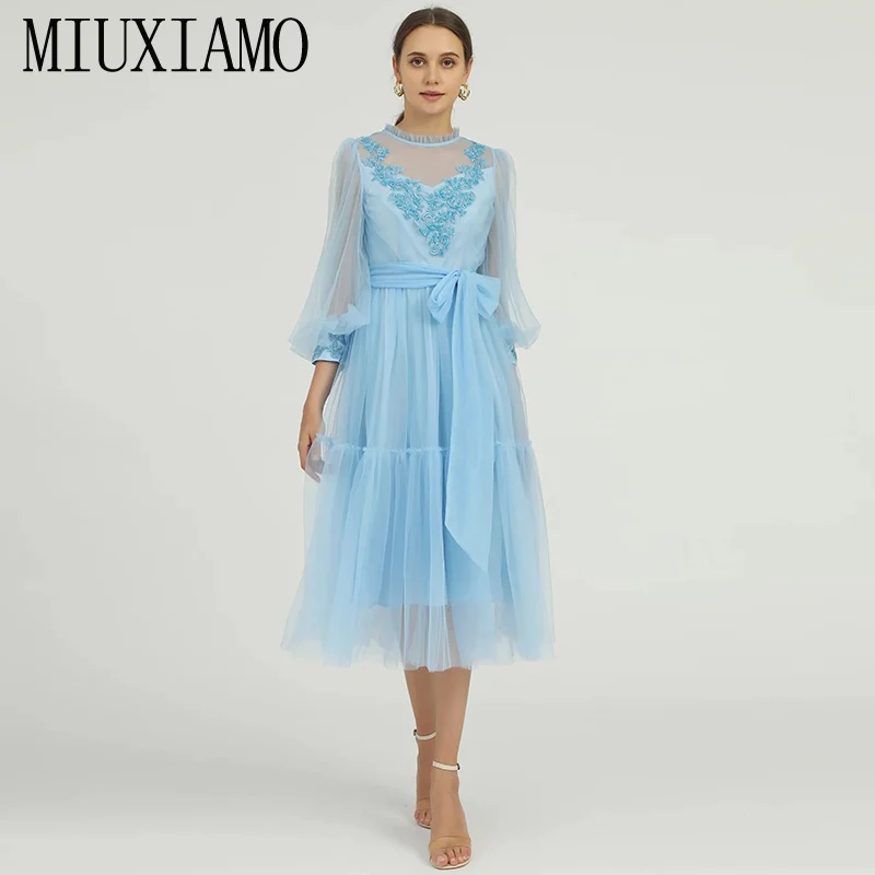 Весеннее платье MIUXIMAO 2022, женское платье с О-образным вырезом, рукавом до локтя, марлевой вышивкой и бриллиантами, модное платье, женские платья
Весеннее платье MIUXIMAO 2022, женское платье с О-образным вырезом, рукавом до локтя, марлевой вышивкой и бриллиантами, модное платье, женские платья