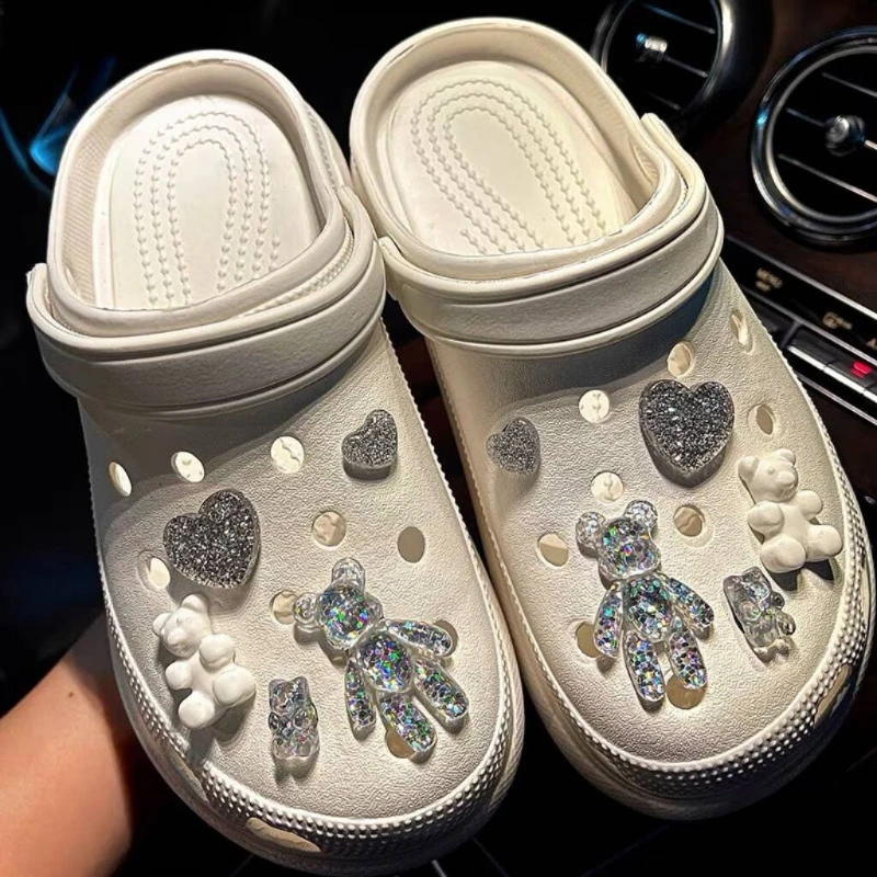 1 Set Glitter Love Bear Novelty Cute Hole Shoes Charms PVC Shoe Decorations Clogs Sneakers Slippers Accessories Kid Girl Gift
1 Set Glitter Love Bear Novelty Cute Hole Shoes Charms PVC Shoe Decorations Clogs Sneakers Slippers Accessories Kid Girl Gift