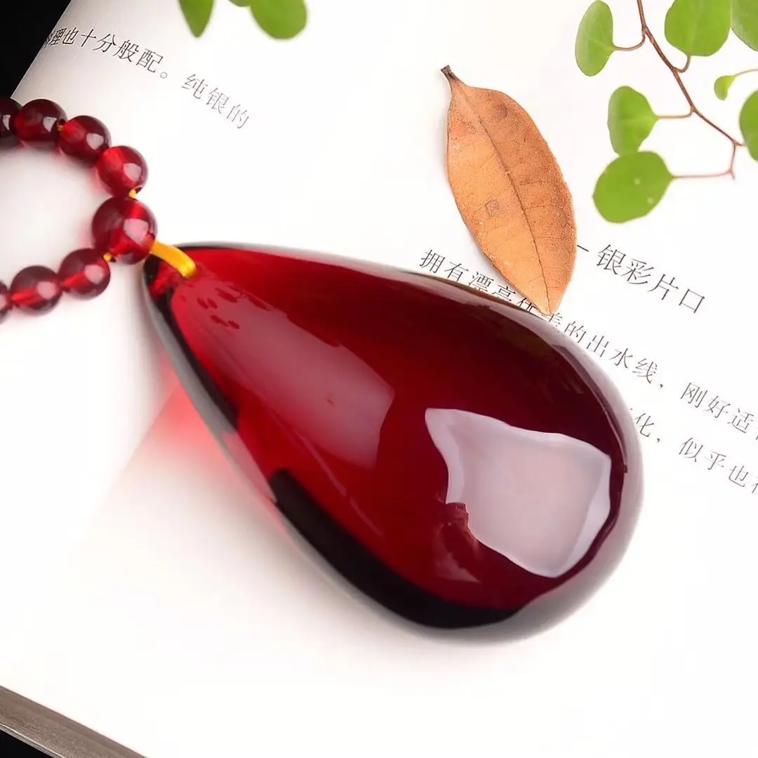 Blood drop pendant 5A grade water purification individual transparent and impurity-free, when wearing a simple and elegant
Blood drop pendant 5A grade water purification individual transparent and impurity-free, when wearing a simple and elegant