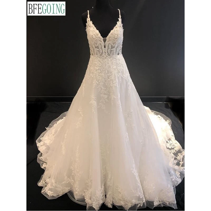Ivory Lace Appliques V-Neck A-Line Wedding Dresses Chapel Train Custom Made Floor-Length Spaghetti Straps Sleeveless Bridal Gown
Ivory Lace Appliques V-Neck A-Line Wedding Dresses Chapel Train Custom Made Floor-Length Spaghetti Straps Sleeveless Bridal Gown