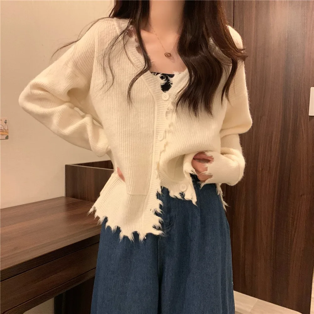 French Style Sweater Cardigan Women Long Sleeve V-neck Frayed Sweaters Autumn Winter Cropped Kintted Cardigan Elegant Streetwear
French Style Sweater Cardigan Women Long Sleeve V-neck Frayed Sweaters Autumn Winter Cropped Kintted Cardigan Elegant Streetwear