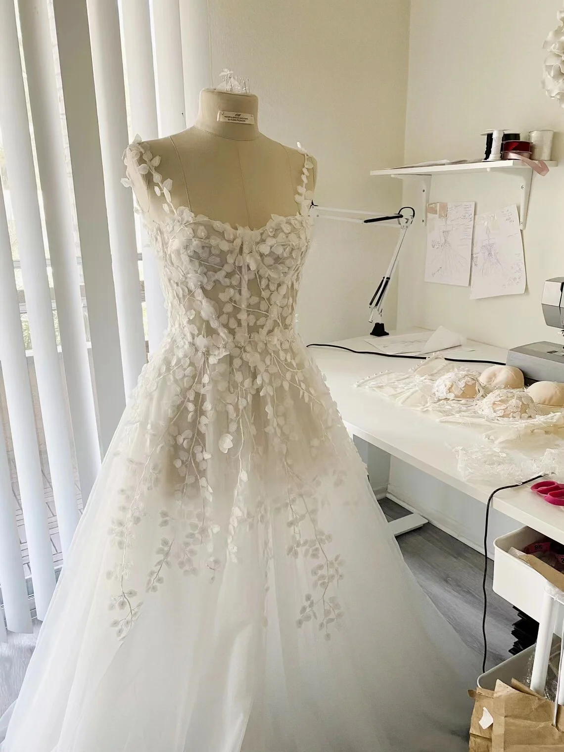 

Charming A-Line Wedding Dresses For Brides 2024 Spaghetti Straps Scoop Appliques Robe De Mariée Lace Up For Women Custom Made