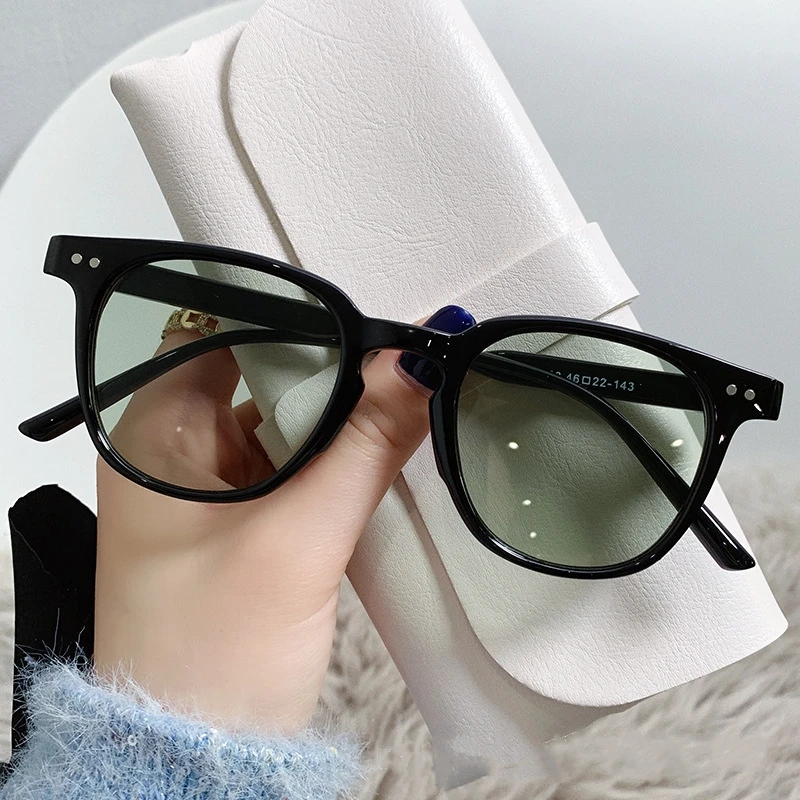 Retro Fashion Small Women Shade Sunglasses Vintage Oval Frame Glasses for Female Outdoor UV Sun Glasses for Driving Goggles
Retro Fashion Small Women Shade Sunglasses Vintage Oval Frame Glasses for Female Outdoor UV Sun Glasses for Driving Goggles